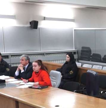 Ми изгледаше чудно што Ангела не сакаше да помогне да го најдеме Пино