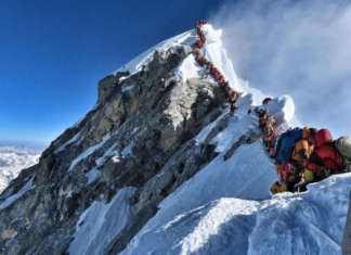 Коронавирусот ги сопре и експедициите на Монт Еверест