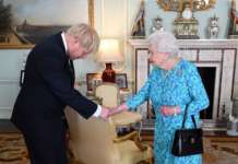 Борис Џонсон е далечен роднина на кралицата Елизабета