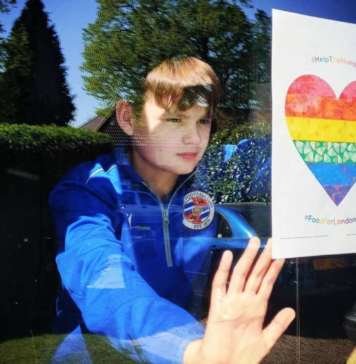 Дамиjан Хирст ги рашири крилjата