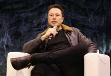 Илон Маск ја започна неговата бизарна мисија „да остане без дом“