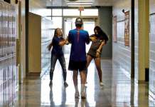 Зошто Тикток ги загрижува политичарите?