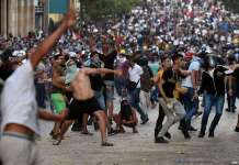 И по оставката на владата, нови протести на улиците на Бејрут