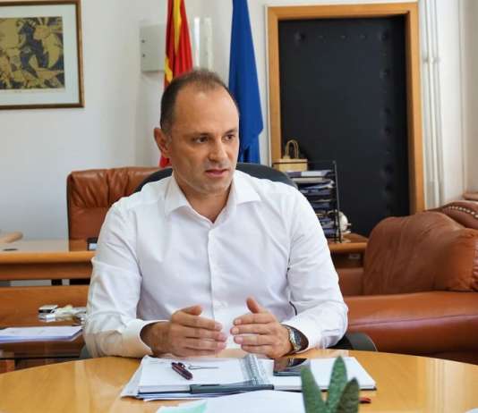 Доколку не се почитуваат мерките, можно е да се воведе полициски час