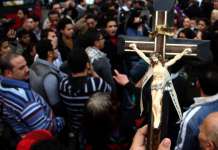 Сто уапсени во Египет откако муслимани нападнаа коптски христијани