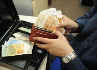 Просечната нето-плата во јуни достигна 48.381 денар, за 6,4 отсто повисока од лани