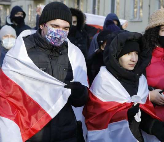 Уапсени над 300 лица на протестите во Белорусија, не работат апликациите за допишување