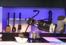 Роботска кујна приготвува јадења и мие садови