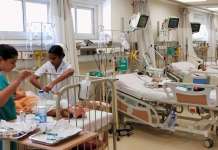 Стотици луѓе завршија во болница во Индија поради мистериозна болест