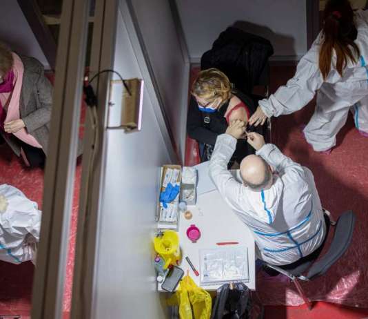 Брзата вакцинација во Србија се должи на балансирањето на геополитичките интереси