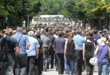 Кластерот за зараза демне и во најтраурните животни моменти