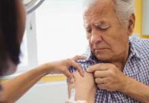 Се спроведува теренска вакцинација во старските домови