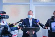 Граѓаните вакцинирани во странство да бараат сертификати за патување од тие земји