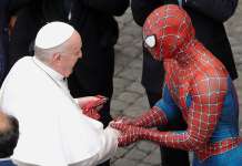 Спајдермен дојде во посета на папата