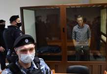 Навални се соочува со нови обвиненија за кршење на правата на руските граѓани