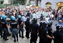 Италијанската полиција извршила претрес во домовите на антиваксери