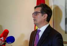 Пендаровски од Мицотакис побарал поддршка за деблокада на македонските евроинтеграции