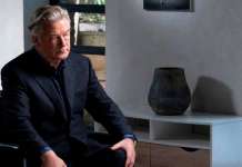 Не го повлеков чкрапалото: Алек Болдвин низ солзи проговори за фаталниот инцидент