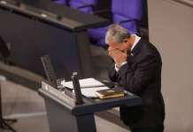 Бундестагот им оддаде почит на жртвите на нацизмот