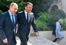Макрон и Путин во обид да ги смират тензиите