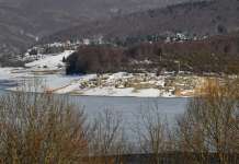 ЦУК: Мал авион падна во Мавровското Езеро, едно лице повредено