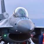 Бруинс Слот: Холандија ѝ подарува на Украина 24 авиони Ф-16 и може со нив да напаѓа цели во Русија