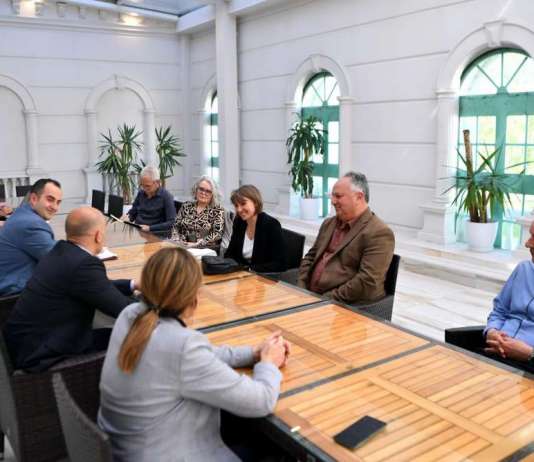 Влада: Од среда да продолжат наставата и работата на градинките