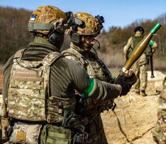 Украинците тврдат дека се на 50 километри од руската граница, Русите возвраќаат со воздушни напади