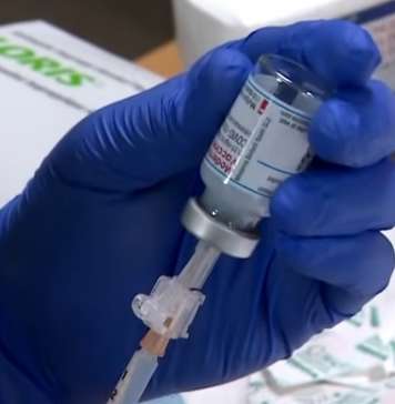 ЕУ го притисна „Фајзер“ барајќи измена на договорите за вакцини против ковид-19