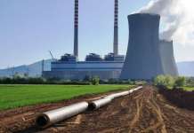 Се поставуваат цевките за топловодот од РЕК „Битола“