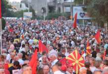 Бројни симпатизери на ВМРО-ДПМНЕ излегоа на протестот пред Владата