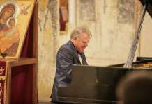 Бурни овации за концертот на големиот турски пијанист Сермет