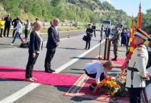 Делегацијата на ВМРО-ДПМНЕ положи цвеќе кај Карпалак