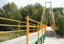 Изградени пристапни рампи кон пешачкиот мост во Сарај за лица со тешкотии во движењето