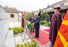 Пендаровски и Матарела положија венци на гробот на Гоце Делчев во црквата „Св. Спас“