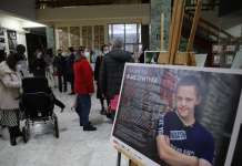 Изложба „И јас сум тука“ и проекција на филмот „Модна ревија“ во Кавадарци