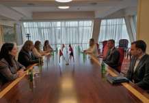 Нема да дозволиме асимилација на македонскиот народ и негирање на јазикот и идентитетот- порача Мицкоски на средбата со Хофрајтер