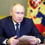 Путин разговорот со Трамп го опиша како „информативен, искрен и многу корисен“,