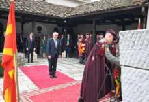 Пендаровски и Штајнмајер положија венци на гробот на Гоце Делчев во црквата „Св. Спас“