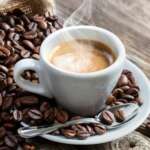 Навики за пиење кафе што  предизвикуваат да стареете побрзо