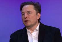 Маск ги спои „Спејс-Икс“ и „Икс-АИ“, треба да изградат центри за податоци во Вселената