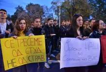 Студентите бараат да не се укинуваат парите за оброк и да се зголемат на 160 денари, Шаќири ветува разговори со нив