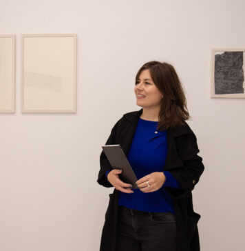 Се обидувам да ја изразам универзалноста на миграциското искуство