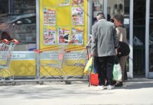 Граѓаните во сендвич меѓу високите цени и ниските примања