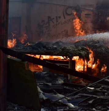 Страотен пожар во висококатница во Јоханесбург одзема многу животи