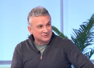 Срѓан Ѓоковиќ потсети на ужасите на војната по бурата со фотографирањето во Мелбурн, не е присутен на трибините