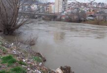 Вардар се излеа во Зелениково, ЦУК побара намалување на истекот на Козјак и Матка