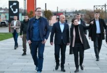 Ковачевски прошета покрај Сава во Белград со Вучиќ и Брнабиќ