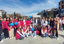 Во Струга одржана парада за поддршка на децата со аутизам: Инклузијата да не остане само на зборови