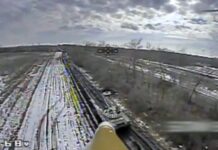 ВИДЕО: Украински дрон уништува руски тенк – судир на моќни оружја